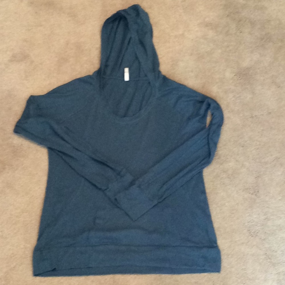 Fabletics Women’s hooded long sleeve shirt Size L